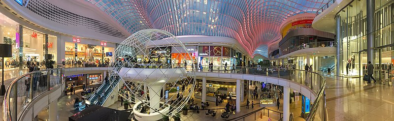 800px-Chadstone_Shopping_Centre_interior_pano_2017