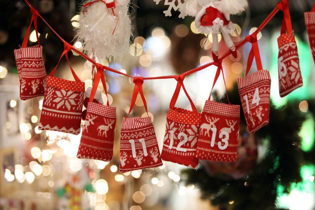 organising holiday decorations organising holiday decorations